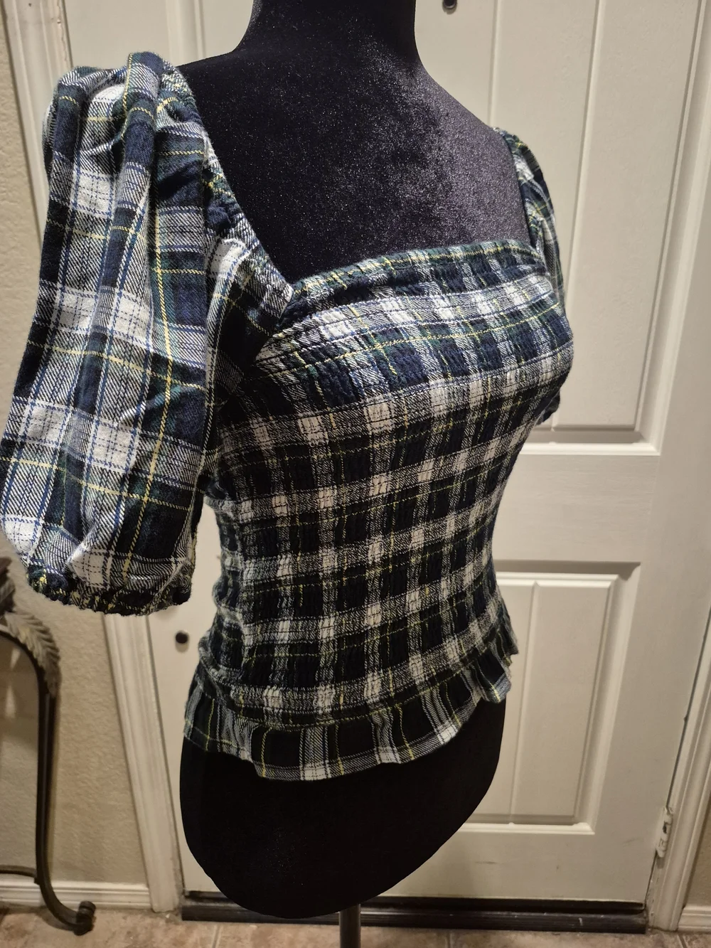 American Eagle Outfitters Navy and Green Plaid Puff-Sleeve Crop Top